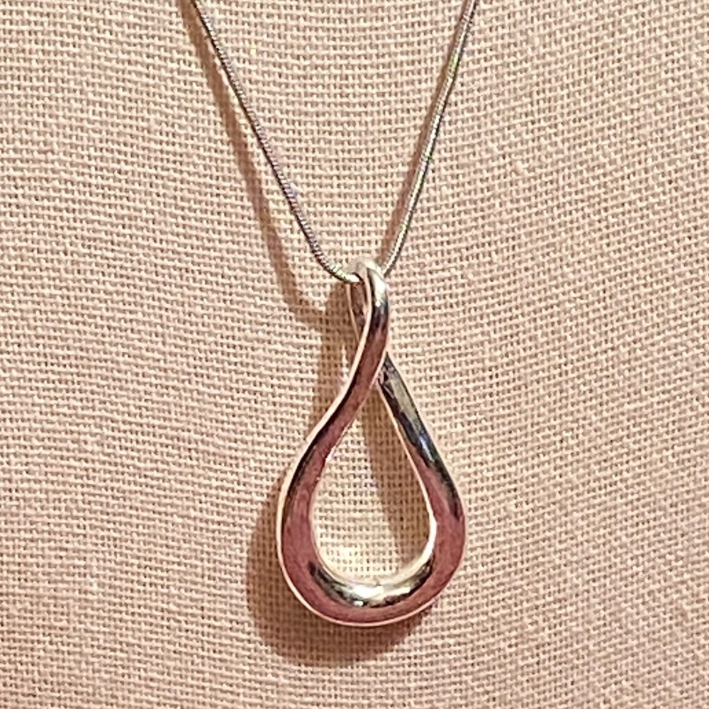 Silver Twisted Teardrop Art Deco Pendant Necklace